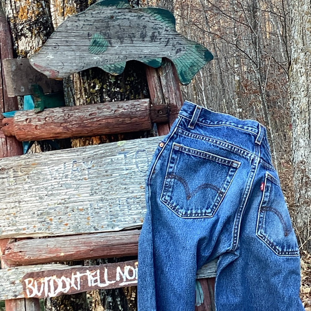 👖Vintage Pre-washed & Pre-Loved 517 Levi’s Boot Cut  32” X 34”